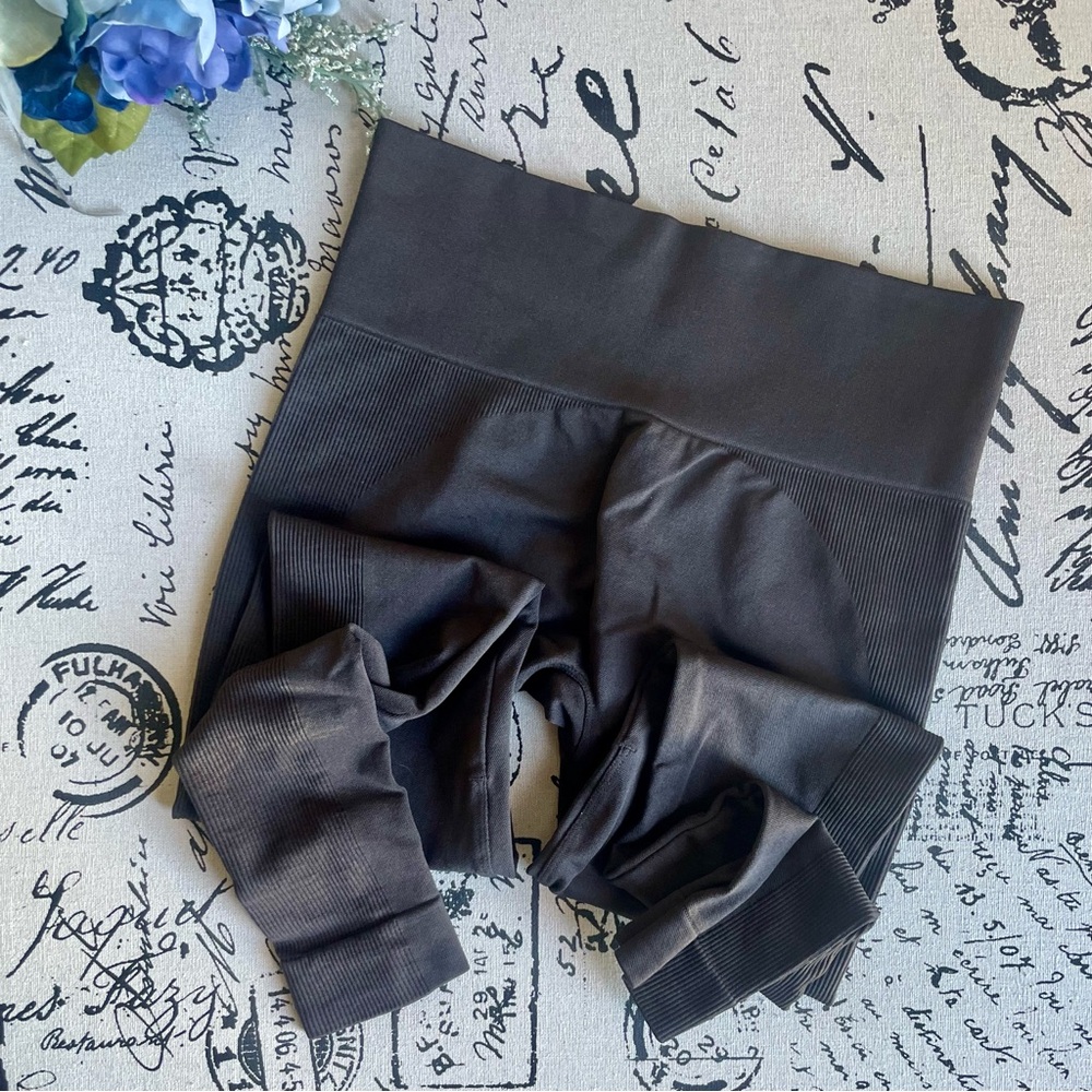 SET Active ScupltFlex Ribbed V Halter Tank + Leggings Set in Espresso Size M - Picture 9 of 15